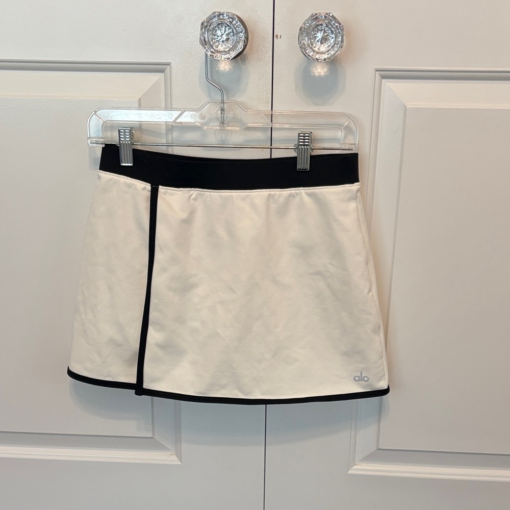 ALO Yoga White Mini Skirt with Black Accents